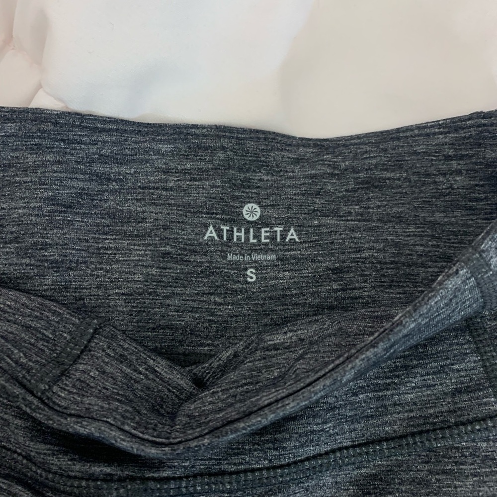 athleta wide leg yoga pants, size small l, colors are black and white